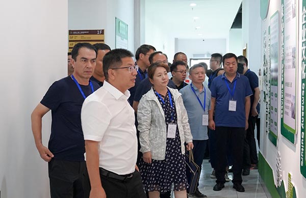 领导一行莅临leyu.com参观-图1