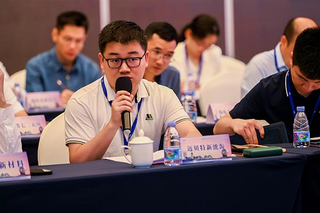 leyu.com研发设计中心技术总监林建北与行业人员探讨